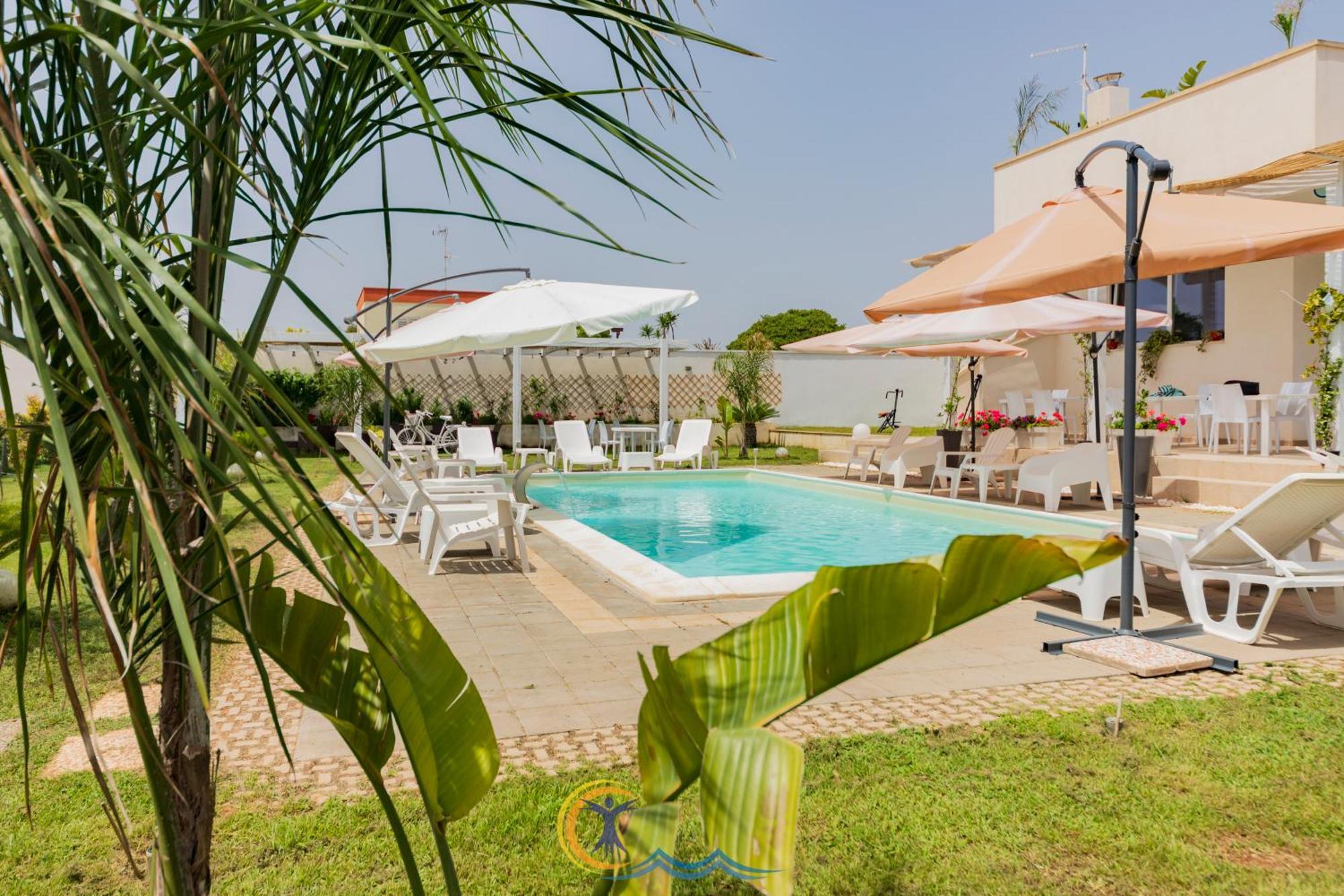 Villa Leonardo San Foca - Room, Pool & Restaurant Exterior photo